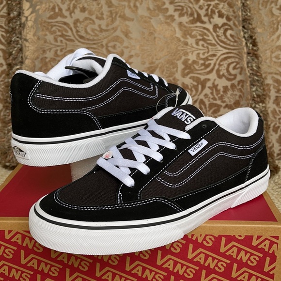 Vans Bearcat Black/White Men’s Bearcat
Black/White
VN000DT2BZW
Sneakers - Picture 10 of 16